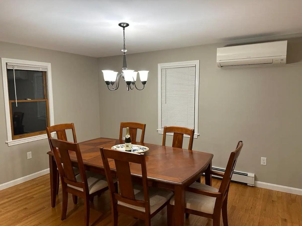 Room In Single Family House - Suburban Neighborhood In Boston Eksteriør billede