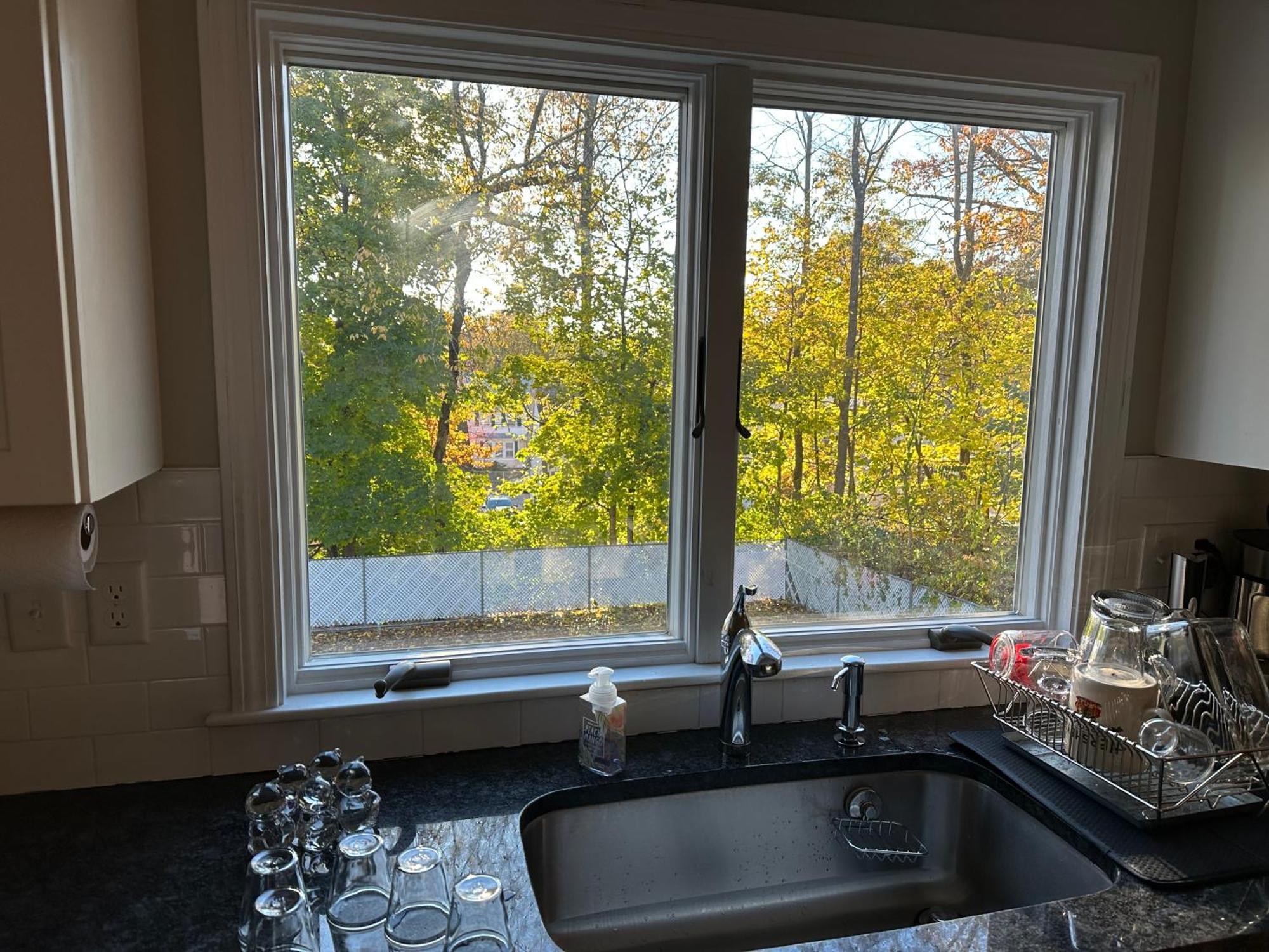 Room In Single Family House - Suburban Neighborhood In Boston Eksteriør billede